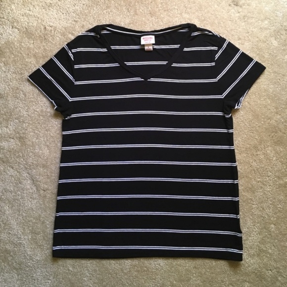 Mossimo Supply Co. Tops - CLOSET CLOSING 8/26! Mossimo striped v neck tee